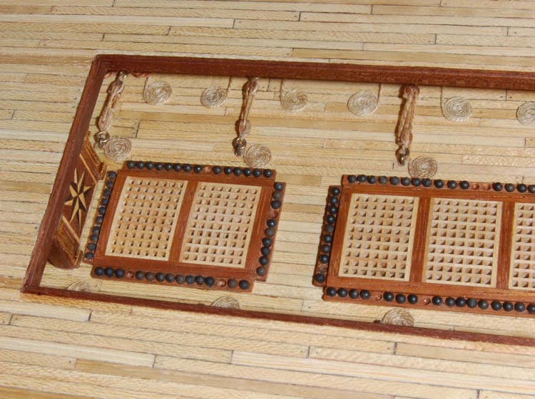 02gre94.jpg (119.29 KiB) Przejrzano 7755 razy kratownice z pojemnikami na kule na pokładzie