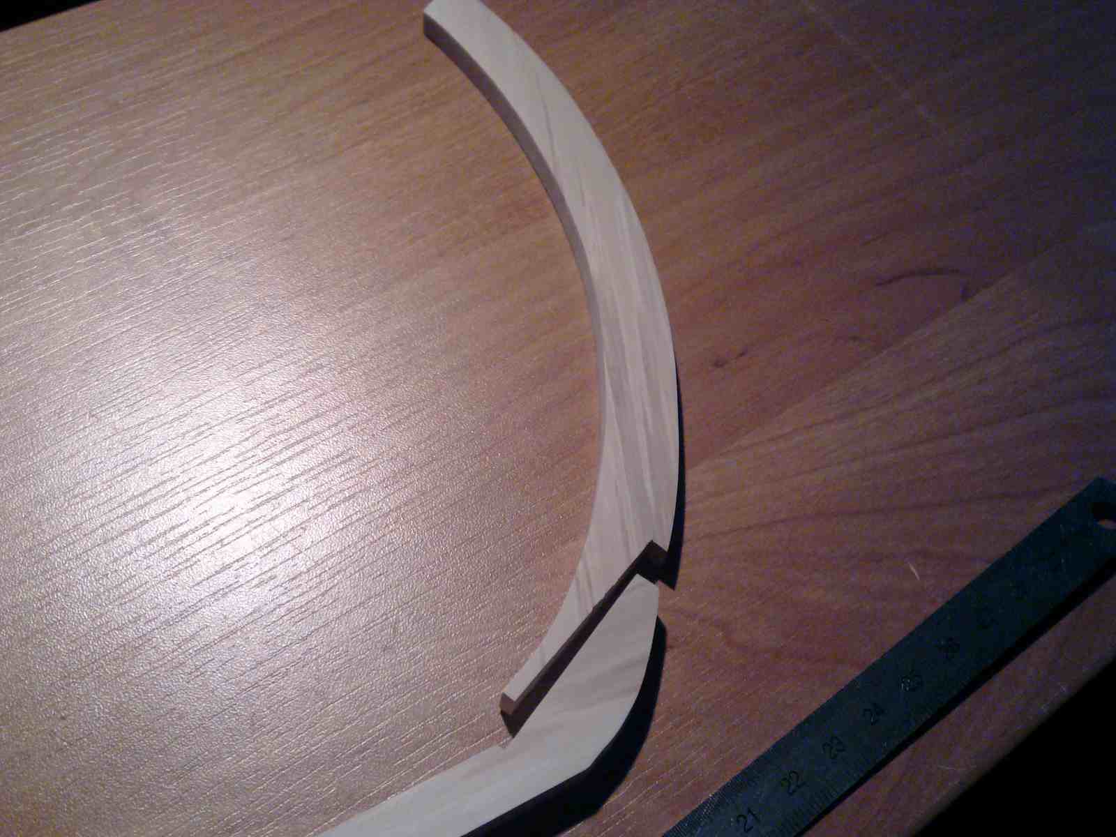 Zdjęcie507 (Kopiowanie).jpg (119.23 KiB) Przejrzano 9125 razy Mam trochę swojej gruszy z której wykonałem kilka elementów kila, ale drewno ma ciemne "plamki", "cętki" myślicie, że bardzo źle to będzie wyglądało?