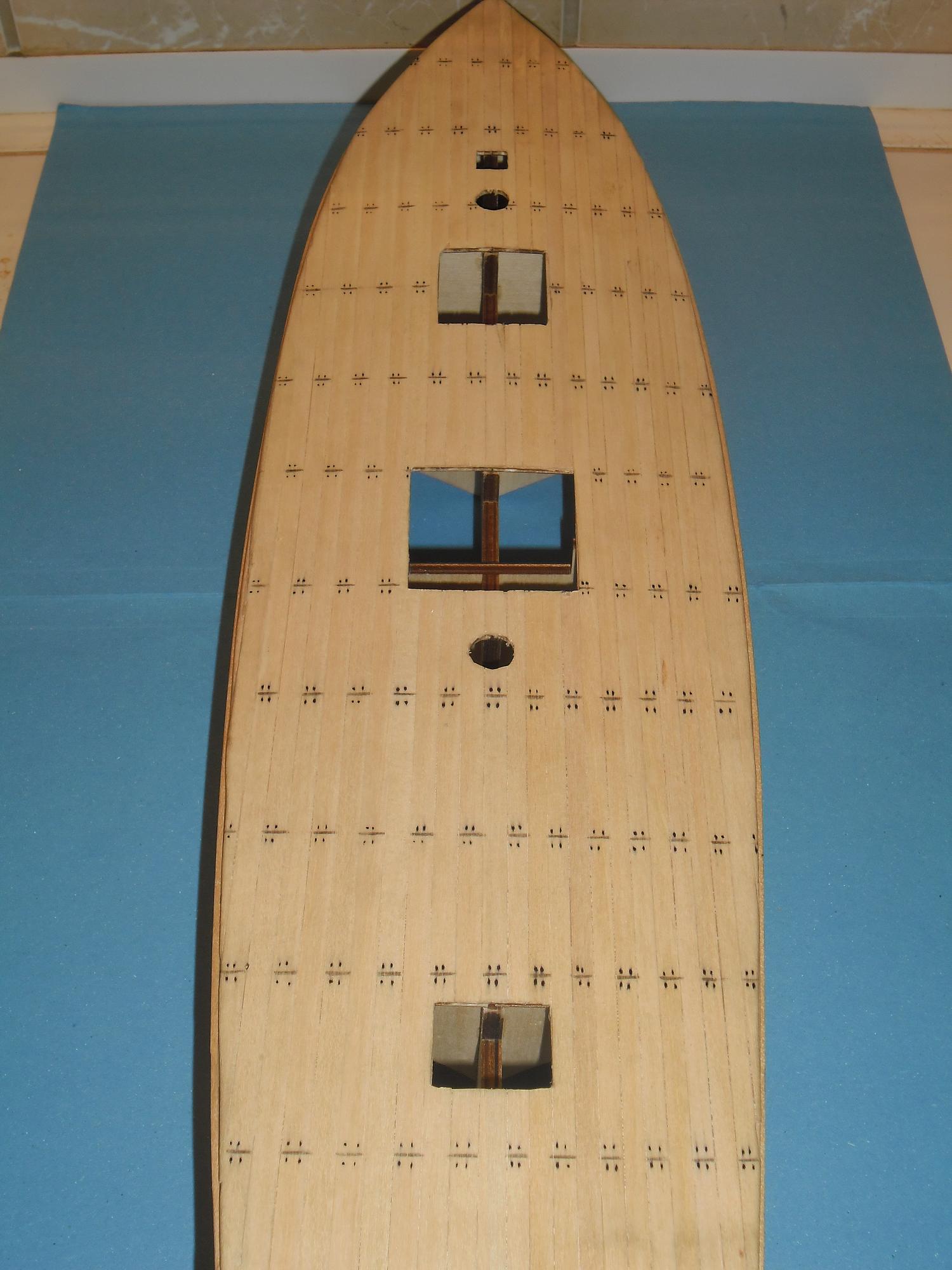 Mistral3.JPG (240 KiB) Przejrzano 10213 razy Pokład polakierowany lakierem bezbarwnym matowym.