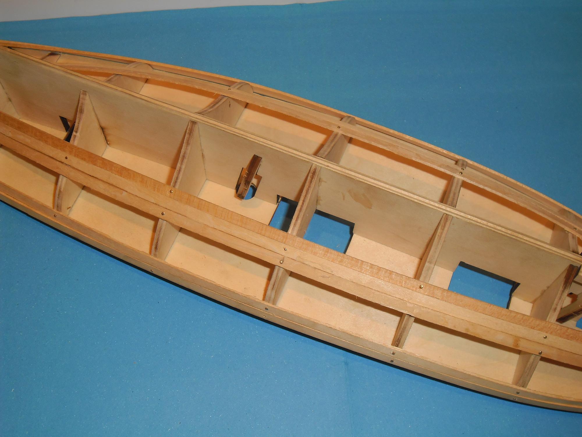 Mistral6.JPG (277.77 KiB) Przejrzano 10213 razy Obłożenie listewkami szkieletu to rzecz, która najbardziej mnie przeraża. Boję się, że gdzieś popełnię nieodwracalny błąd... ale trudno, trzeba się z tym zmierzyć.