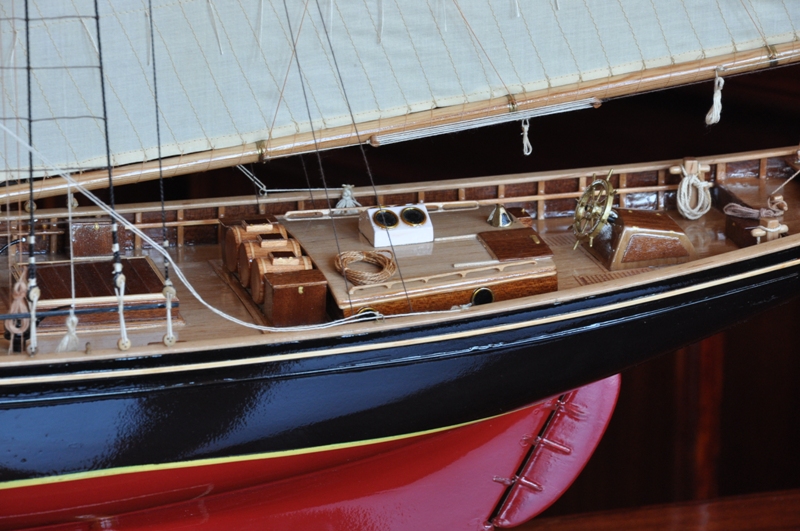 16.JPG (329.06 KiB) Przejrzano 6559 razy Elsie to amerykański szkuner, który przegrał w regatach z łowiska z Bluenose. Przegrał o 15 min.<br />Przypłynął ze złamaną stengą fokmasztu.