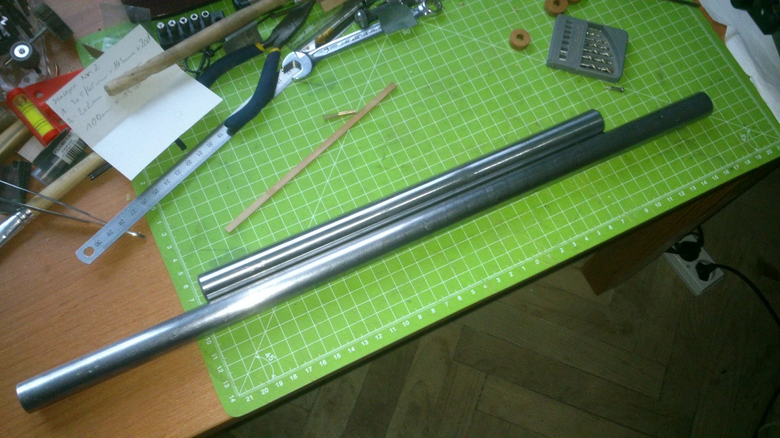 DSC_0874.jpg (246.7 KiB) Przejrzano 5630 razy Dla porównania długości różnica to 20 cm może i za dużo ale już tak zostanie wole mieć większy zapas.