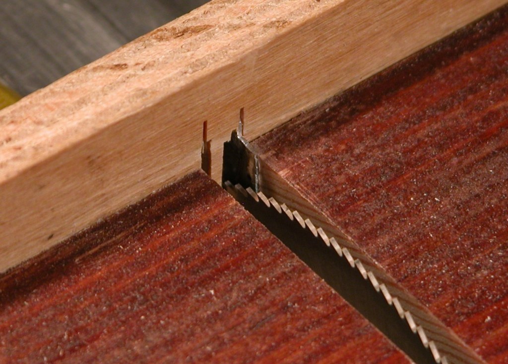 patent do gretingów1.JPG (172.63 KiB) Przejrzano 7928 razy Ogranicznik do ustawiania odstępu nacięć