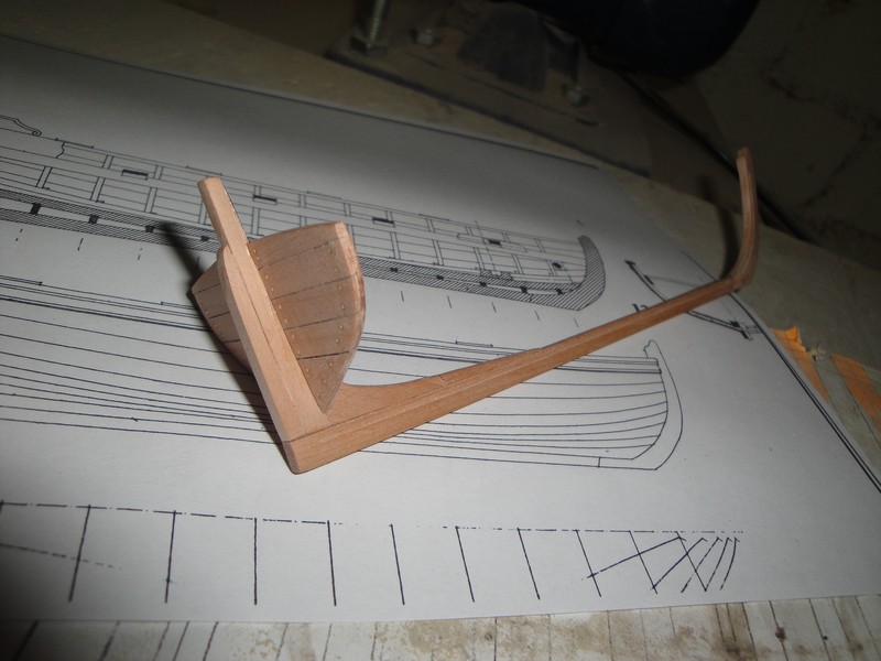 La Belle 2069.jpg (104.69 KiB) Przejrzano 5597 razy konstrukcja pawezi z listewek 5x1,5mm, kolkowanie drutem mosieznym 0,5mm