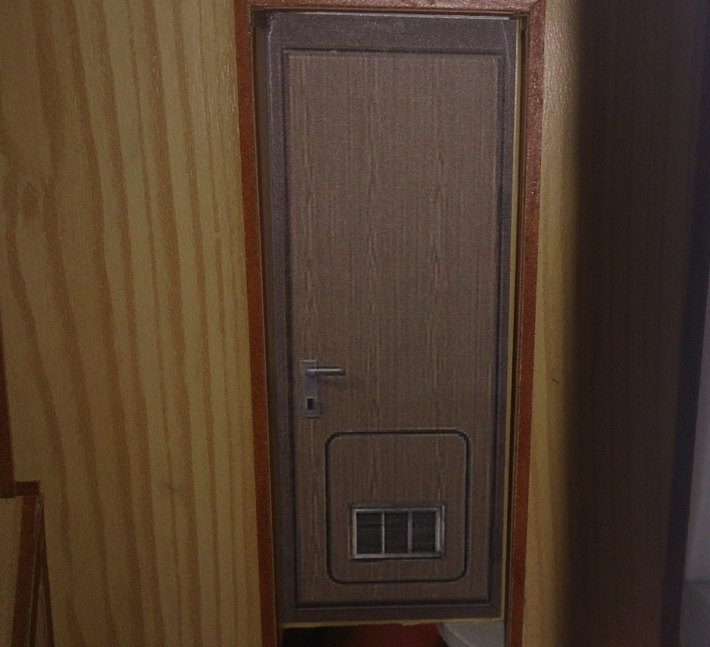 DSC_0181.JPG (506.14 KiB) Przejrzano 7585 razy Drzwi do pomieszczenia za sterówka