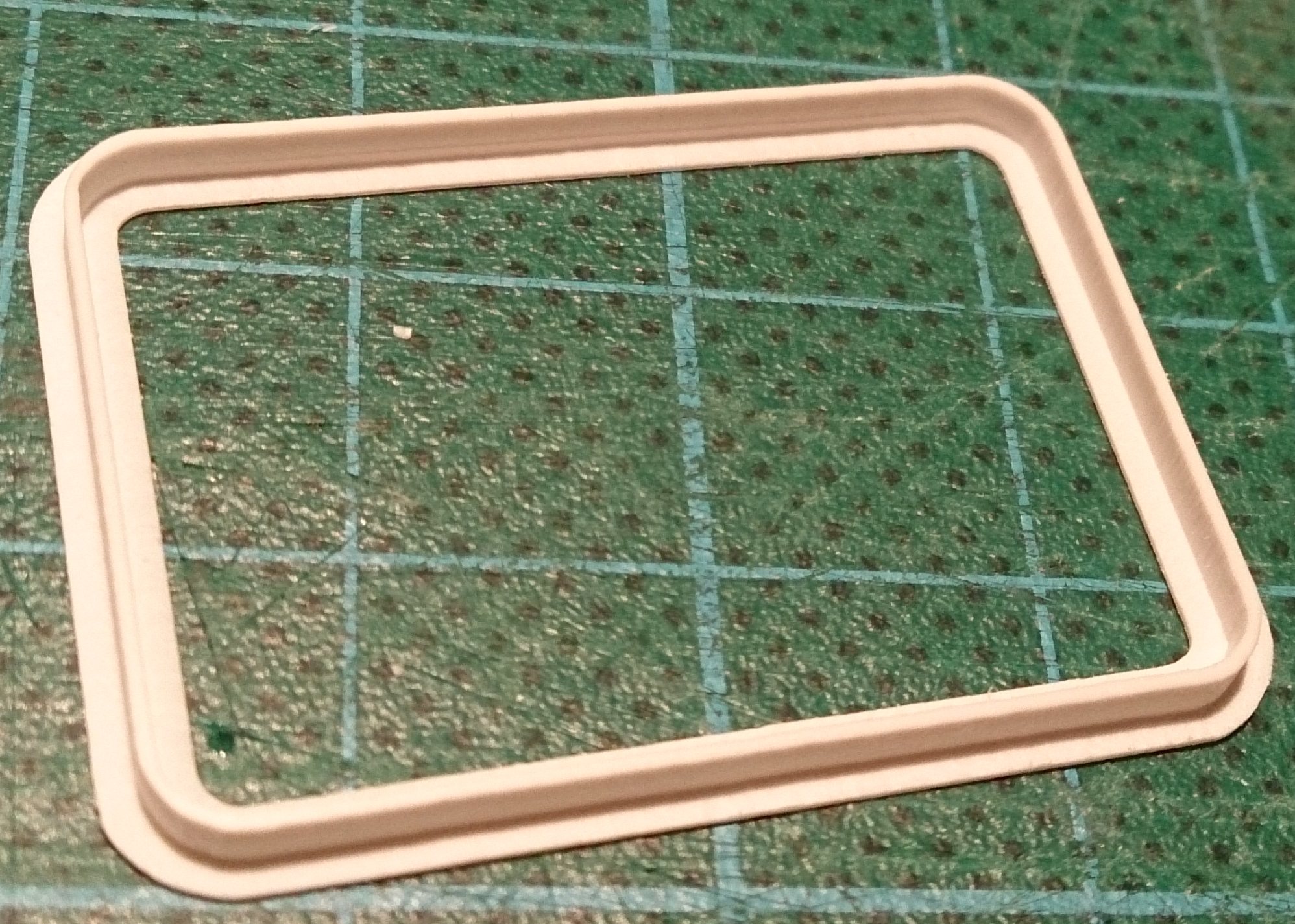 DSC_0180.JPG (500.93 KiB) Przejrzano 6887 razy Ramka. Pionowa zrębnica ramki ma gr 0,5mm