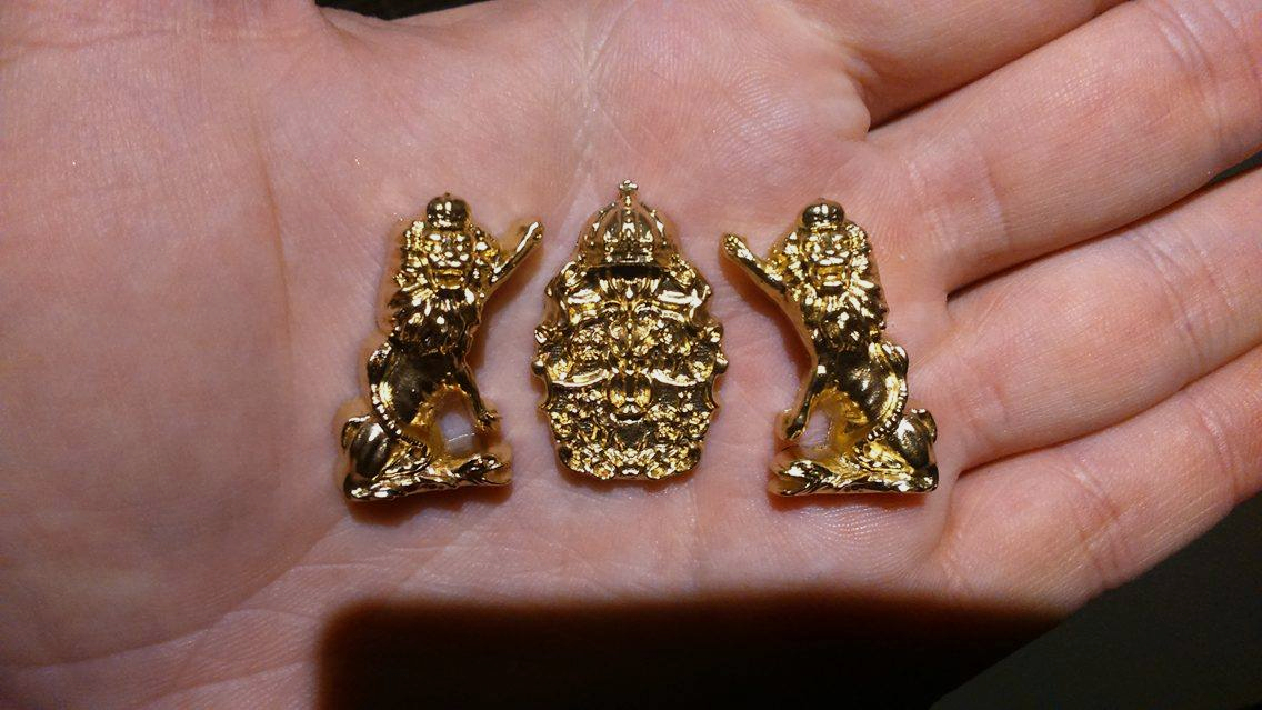 vasa8.jpg (507.28 KiB) Przejrzano 13660 razy Lwy i tarcza herbowa jak na razie pomalowane tylko na złoty kolor. Czekają na odpowiednie farby :)