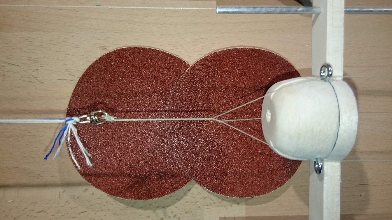 RW05.jpg (401.58 KiB) Przejrzano 9480 razy Stan podczas zwijania. W tym momencie nici są już mocno skręcone.