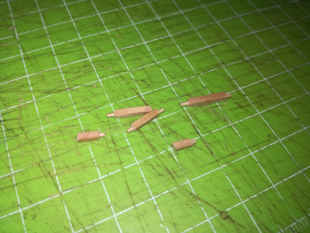 13.jpg (194.7 KiB) Przejrzano 7981 razy Listewka 2 mm x 2 mm końcówka toczona przy pomocy pilnika iglaka do średnicy ok 1mm