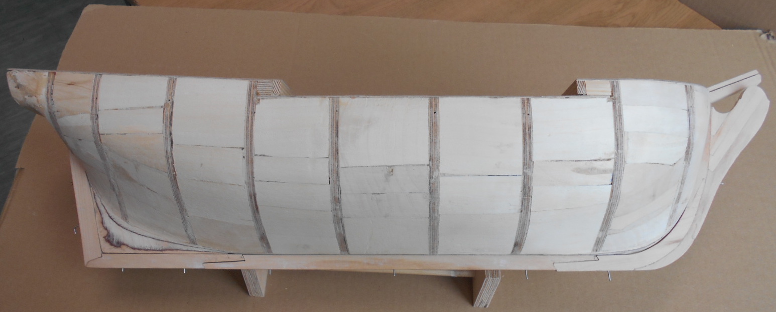 DSCN2291.JPG (187.95 KiB) Przejrzano 8924 razy Kil przymocowany tymczasowo. Jeszcze muszę podciąć na listwy poszycia.