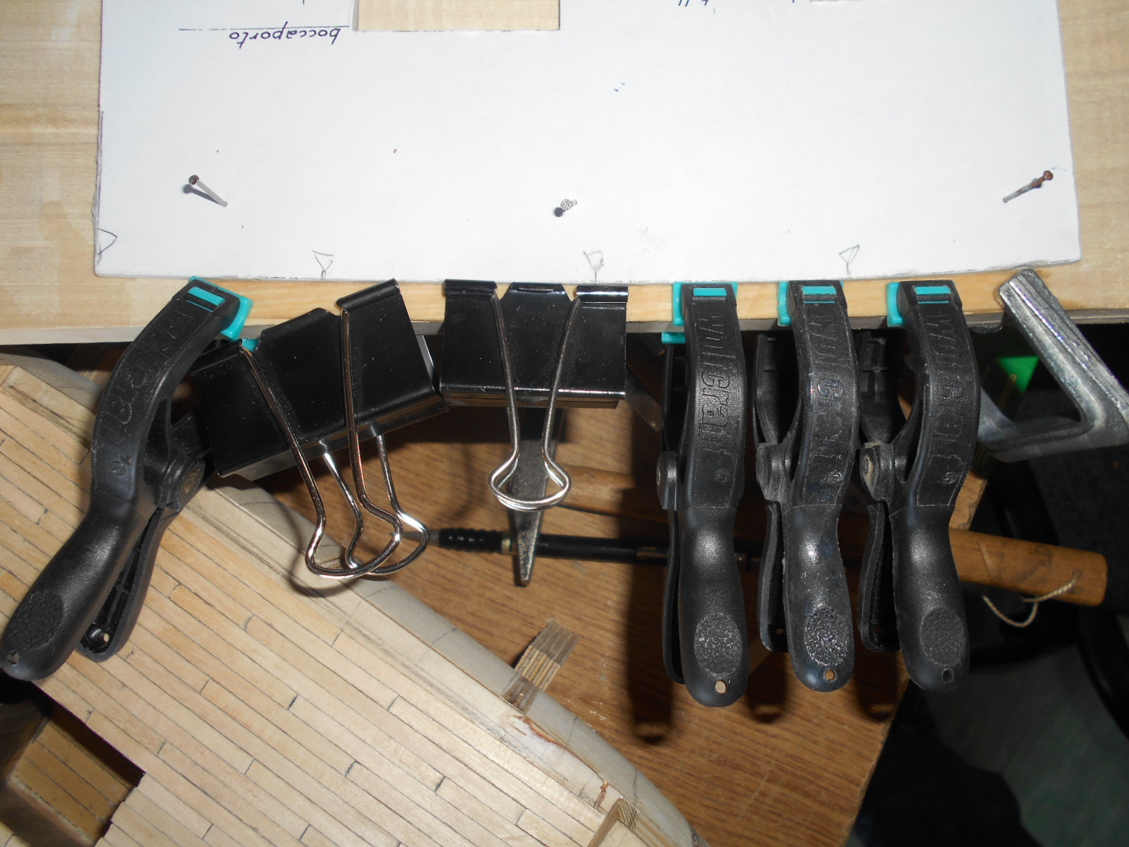 DSCN2296.JPG (465.04 KiB) Przejrzano 8924 razy Gięcie spływników pokładu( Listwy gięte w poprzek słojów )