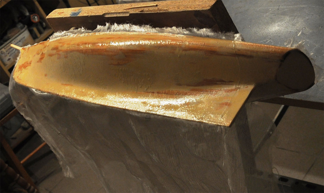 epoksyd_i_mata_50_gr.JPG (133.29 KiB) Przejrzano 9962 razy Tkanina szklana jest zwiewna jak welon panny młodej. Tylko 50g/m2. Do tego zywica epoksydowa. Jedna warstwa zabezbiecza w przyszłości przed pekaniem farby.