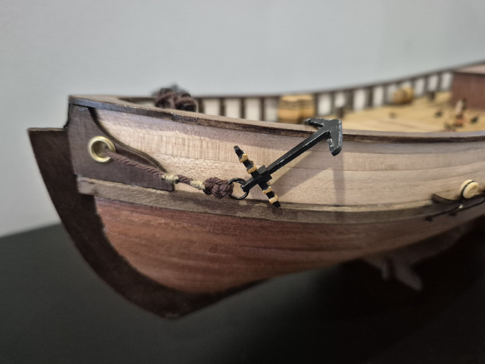 Nie wiem czy poprawić malowanie kotwic - takie przetarte ślady mają swój urok?