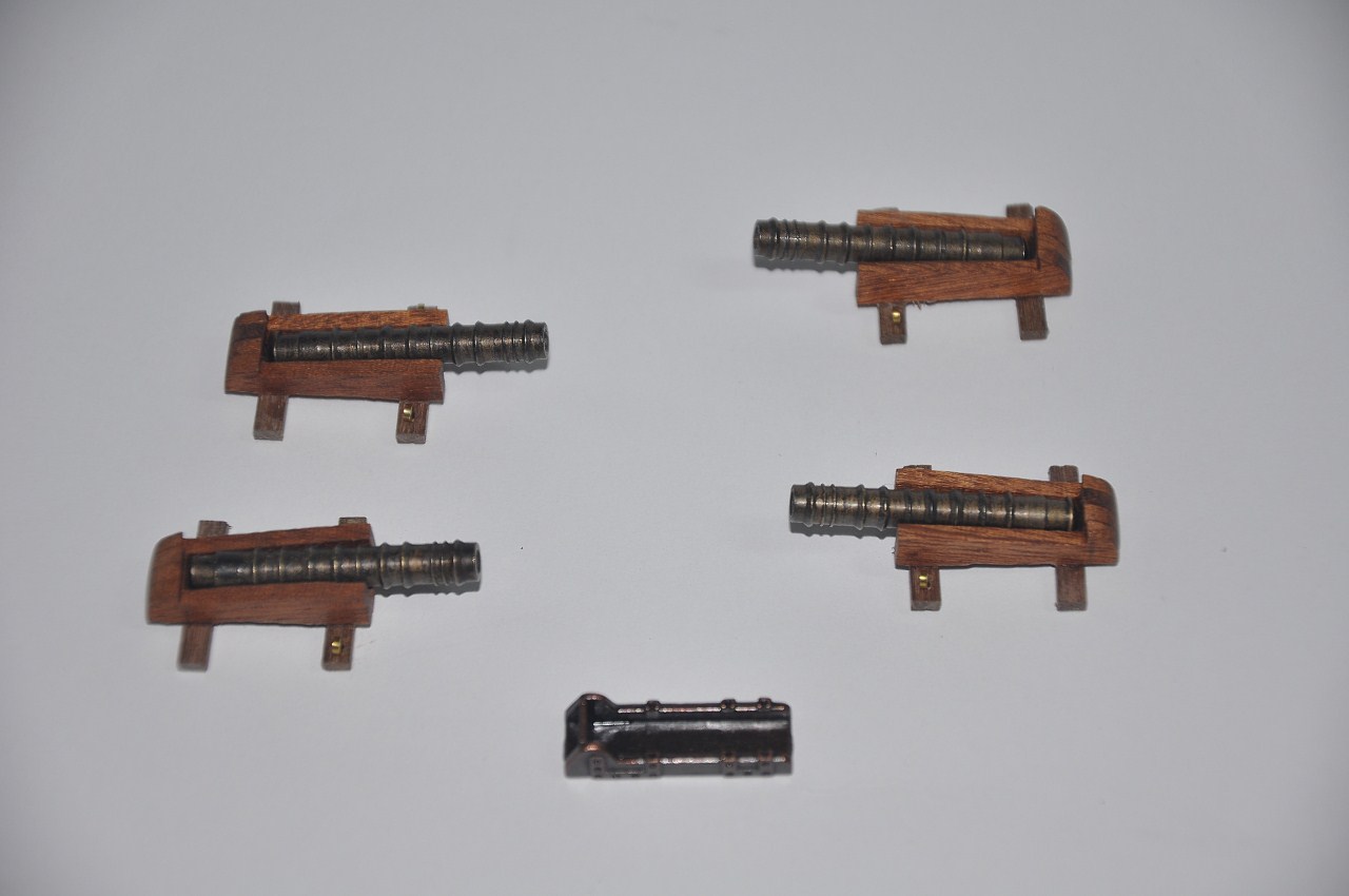 Armatki.jpg (86.83 KiB) Przejrzano 10808 razy Brakuje oczywiście jeszcze lin trzymajacych...